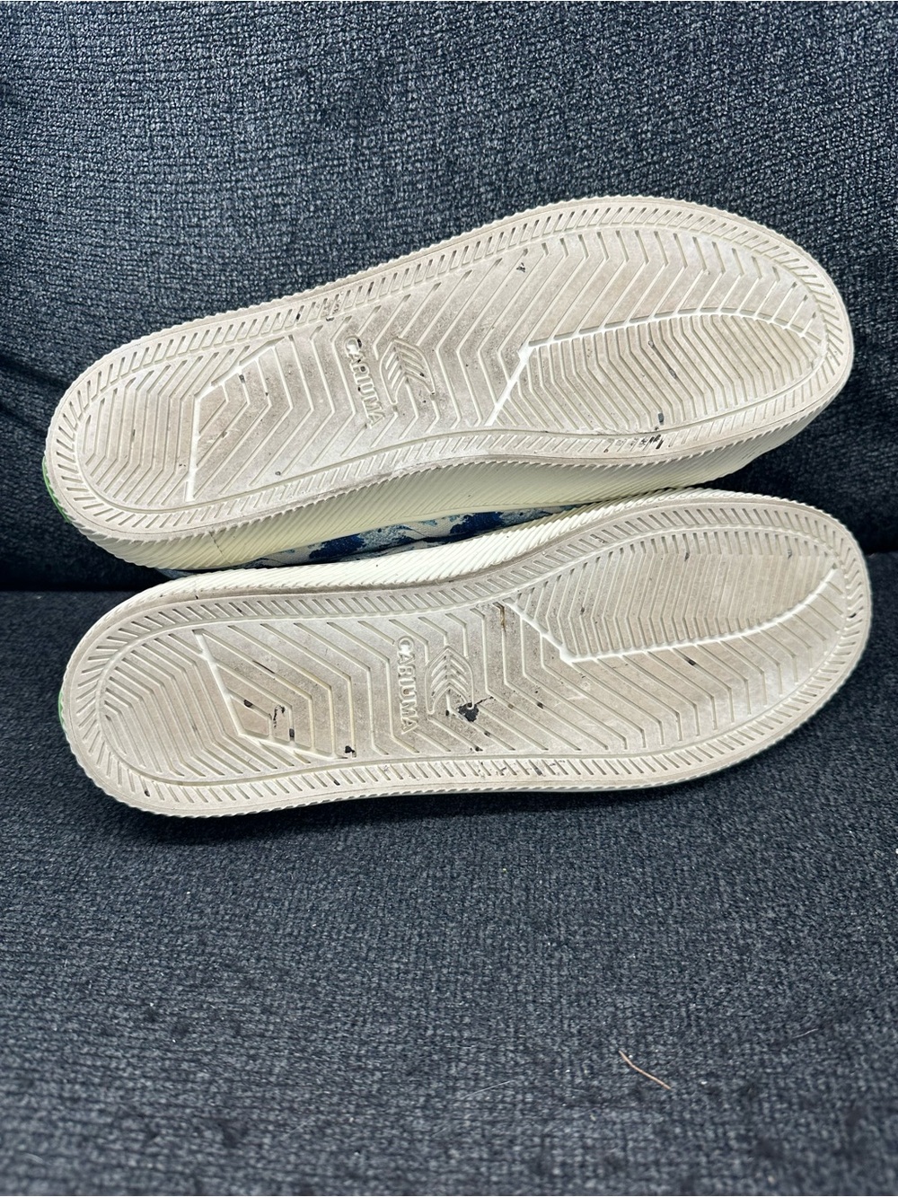 Cariuma x Hokusai collaboration sneaker Japanese art graphic waves size 9 womens - Picture 7 of 9